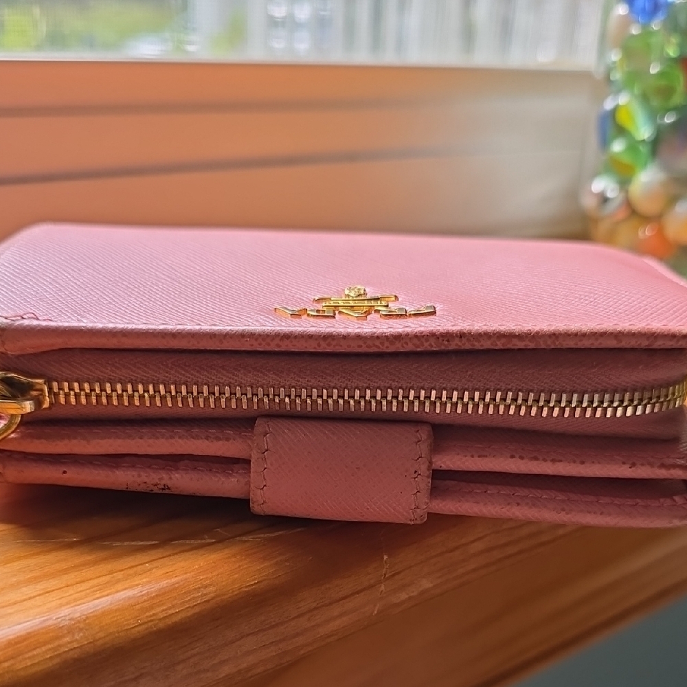 Prada Wallet w/ Dustbag and Box. - Picture 7 of 16